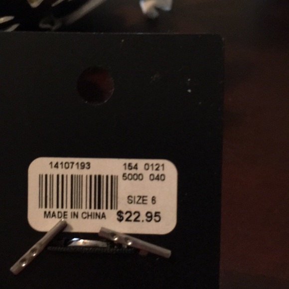 Limited ring - Picture 2 of 4